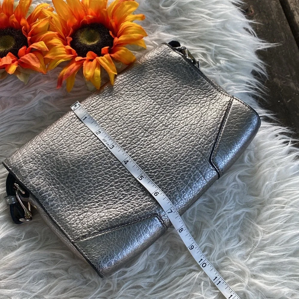 HP🌺 Burberry crossbody bag 🌺 - Picture 4 of 14